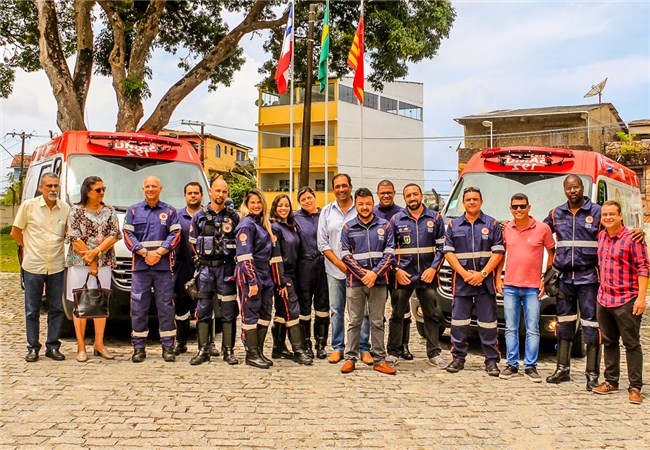 Ilhéus reforça atendimento à Saúde e entrega duas novas ambulâncias do SAMU  – Folha da Praia Online